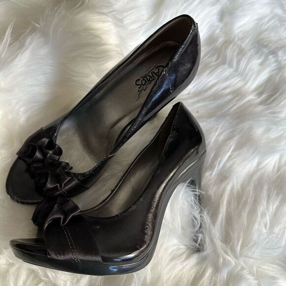 Carlos by Carlos Santana  black peep toe heel, satin black front detailing - Picture 4 of 8